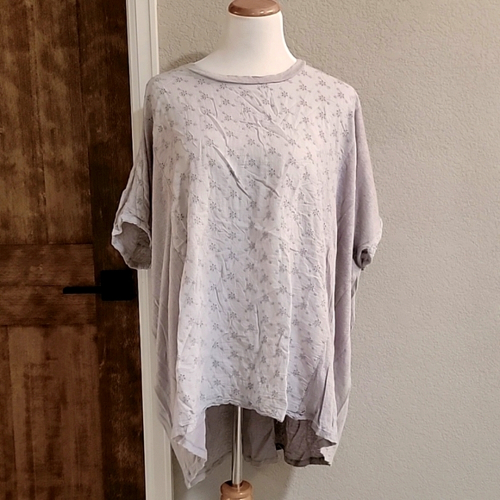 Women's Gray Floral Top